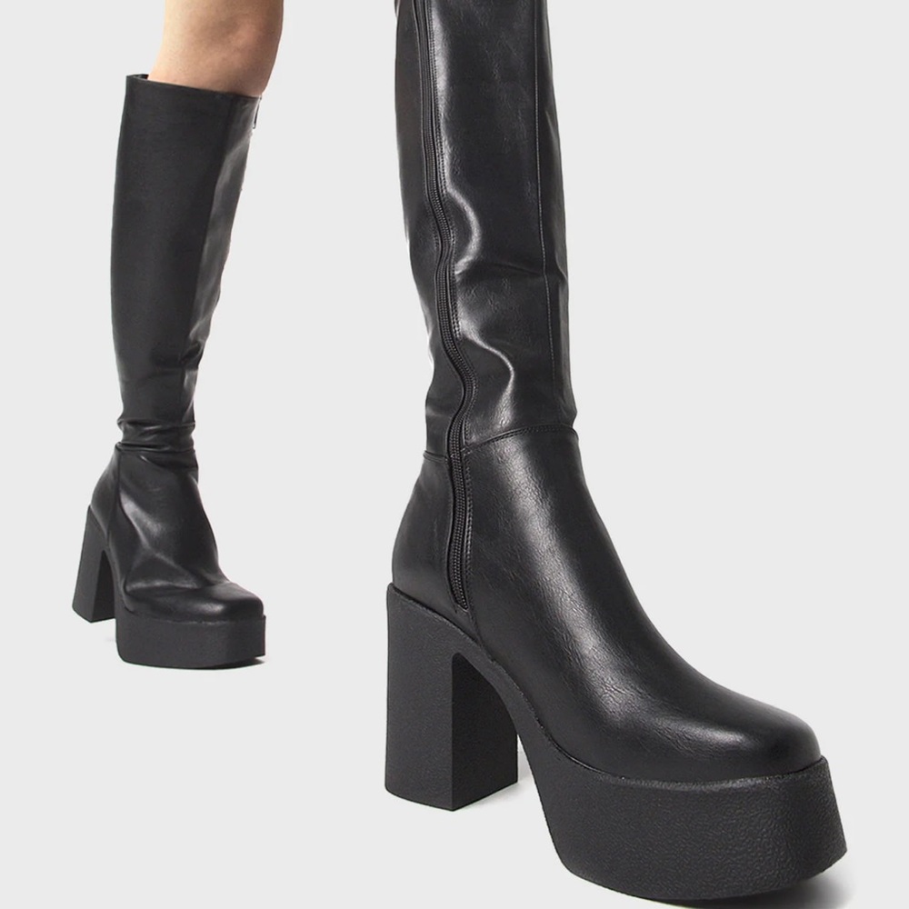 LA MODA Slick Nicks Knee High Platform Boots